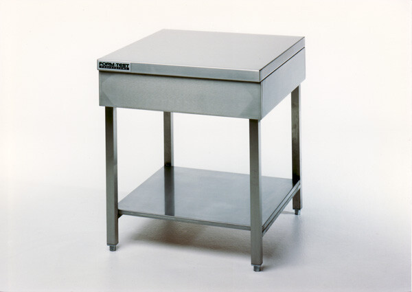 Laboratóriumi rendszerasztal fix polccal