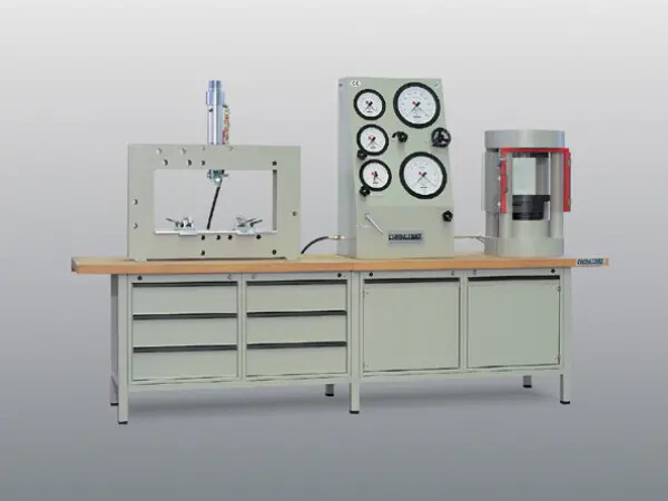 UPB 86/200 univerzális vizsgálógép, BETA 5-2000 tömörítési próbakerettel